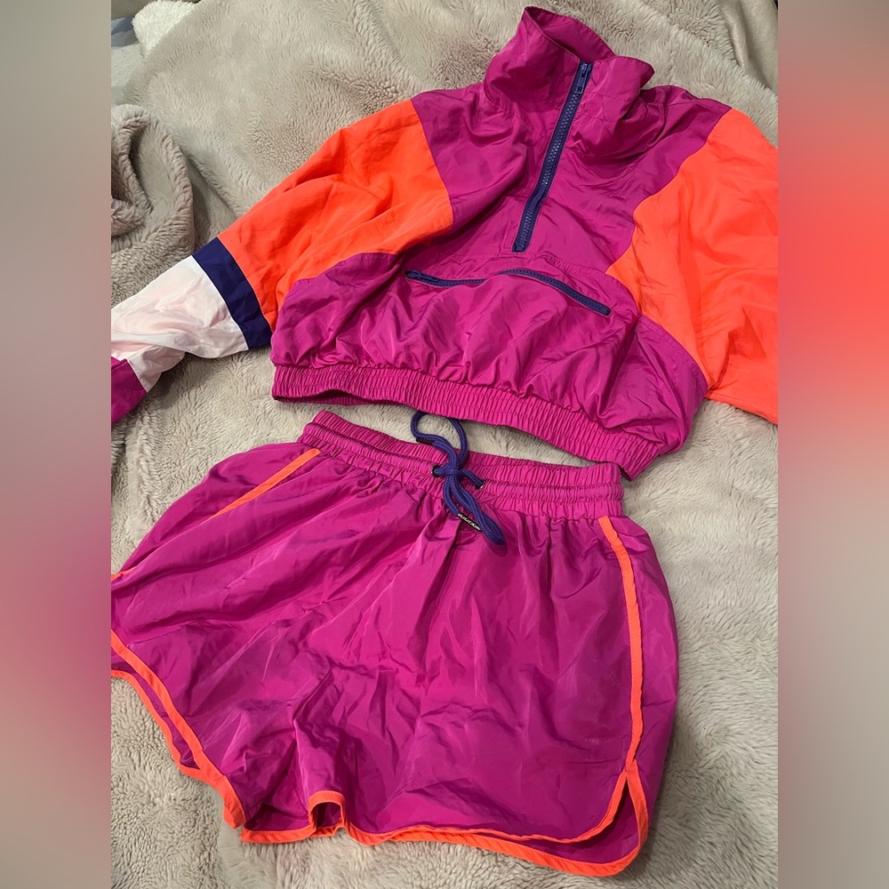 Cute 2 piece set from fashion nova really good condition . Cute and sporty .